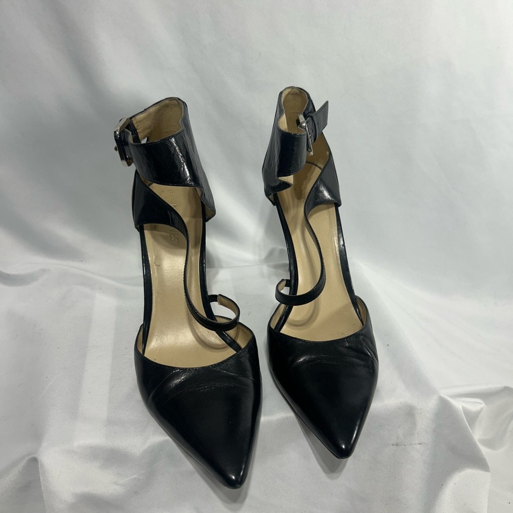 Nine West Elegant Black leather Heels with buckle and ankle strap